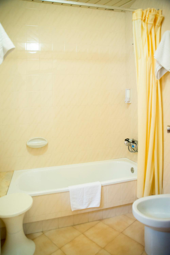 Bathroom 5, Hotel Cachalote, Pontevedra