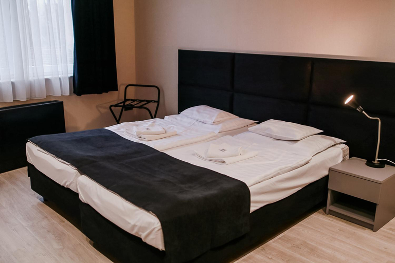 Others 4, Sohaz Panzio es Apartmanhaz, Szolnok