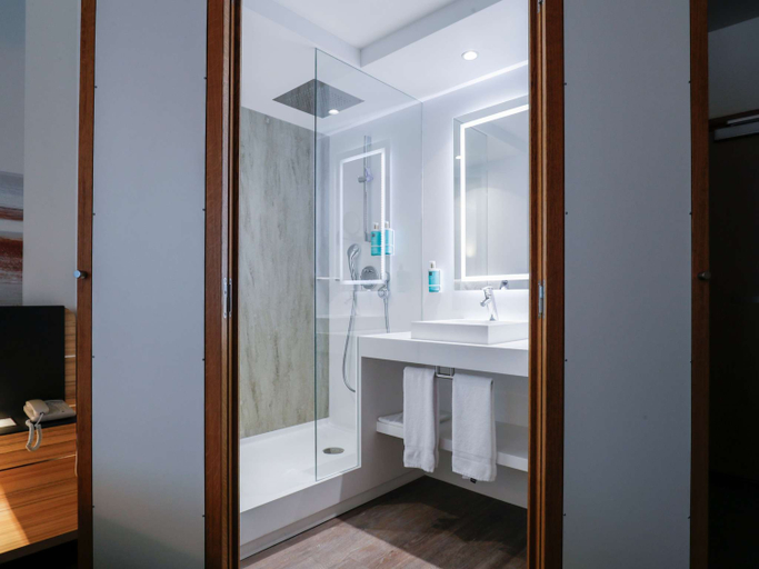 Bathroom 4, Novotel Luxembourg Centre, Luxembourg
