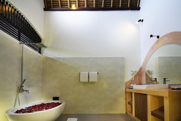 Bathroom 15