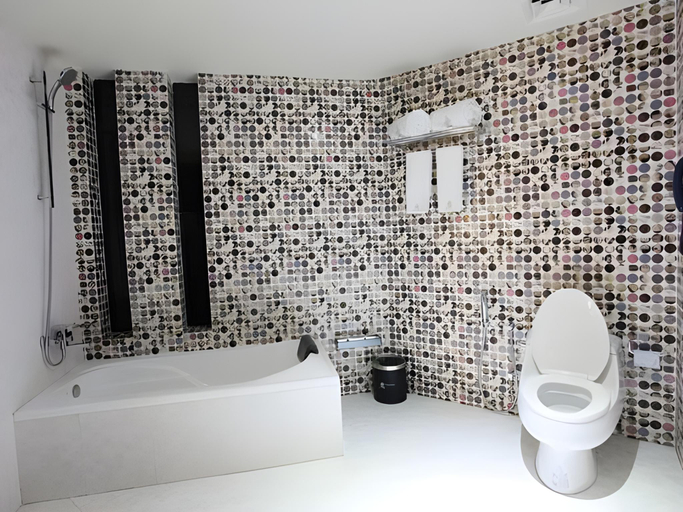 Bathroom 4, Hotel The Cox Today, Cox's Bazar