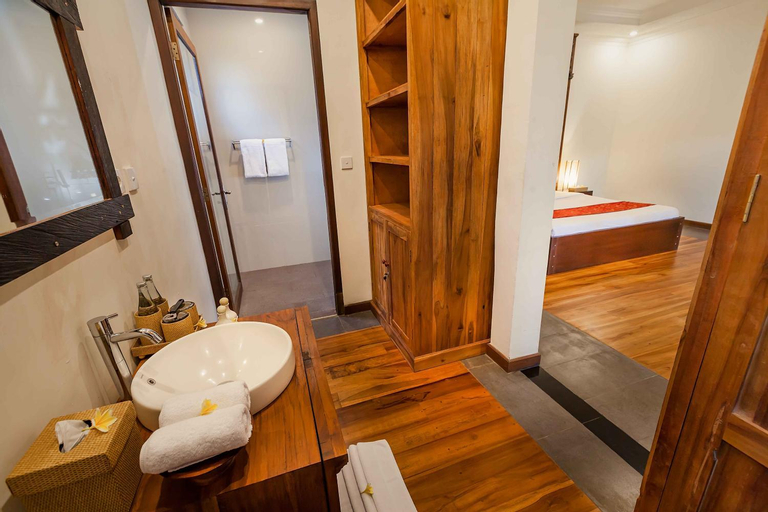 Bathroom 15