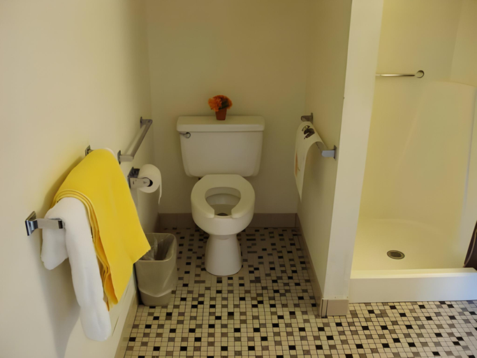 Bathroom 2, Buoy 16 Motel by the Beach, Ocean