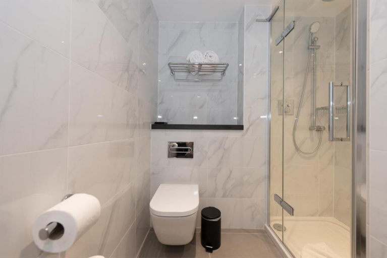 Bathroom 3, voco LONDON - MARYLEBONE by IHG, London