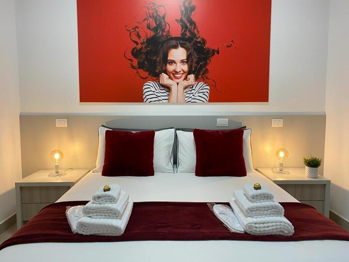 Bedroom 2, BeeApartments, Bari