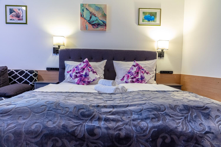 Bedroom 3, Apparthotel Alte Innbrucke-24Std-Self-Check in-Haustiere Willkommen, Passau