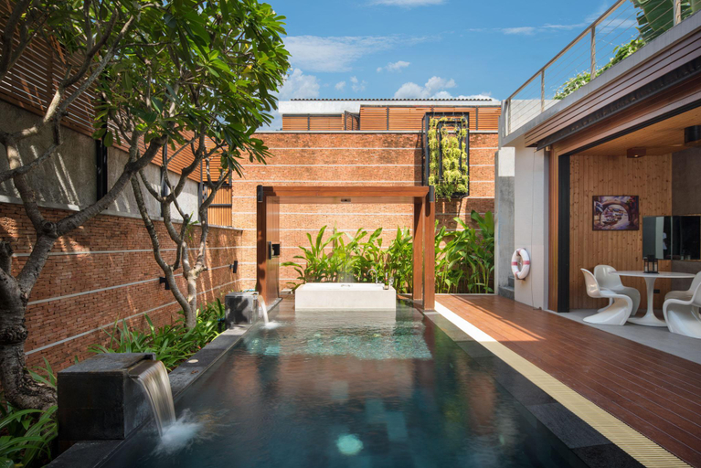 Swimming Pool 13