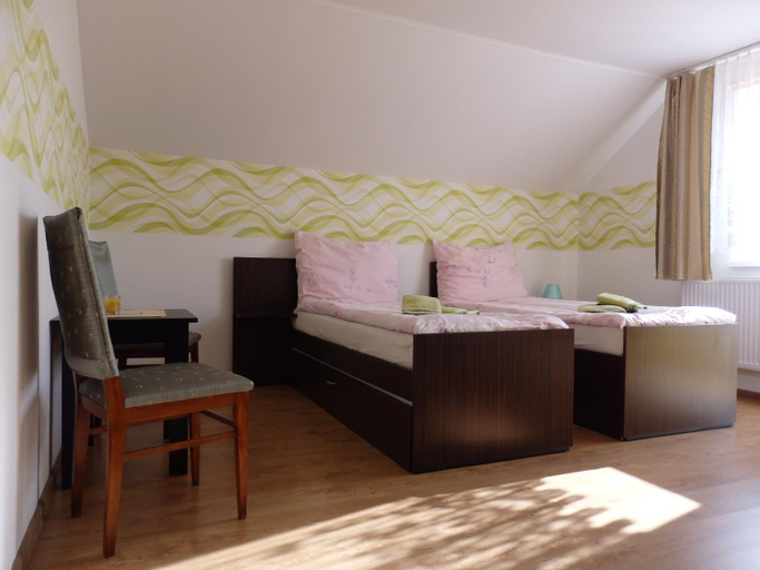 Others 5, Pivnicka pod Cachtickym hradom, Nové Mesto nad Váhom