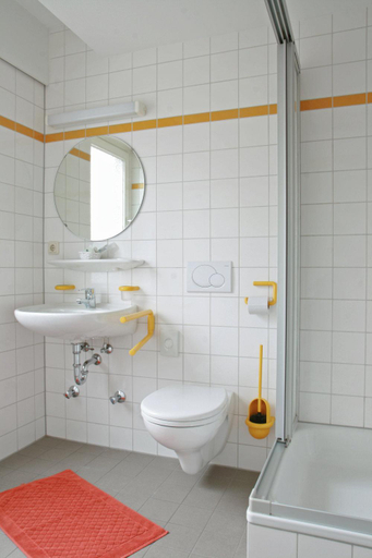 Bathroom, Nell-Breuning-Hotel, Städteregion Aachen