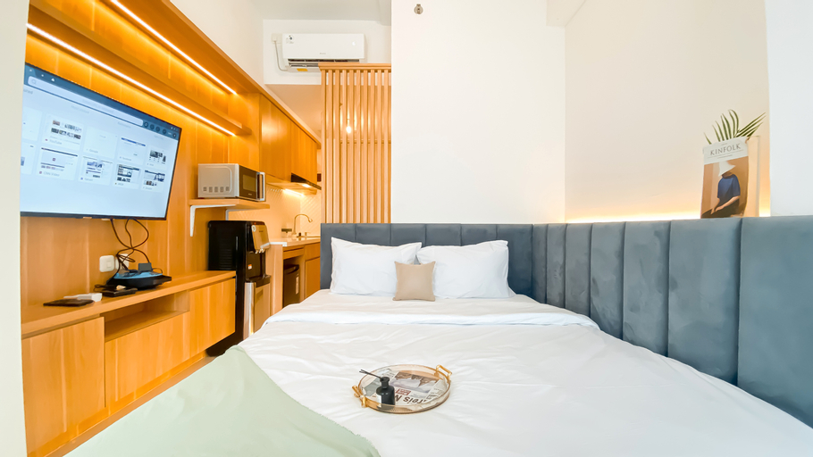 Cozy and Warm Studio Room at Tokyo Riverside PIK 2 Apartment By Travelio, Tangerang