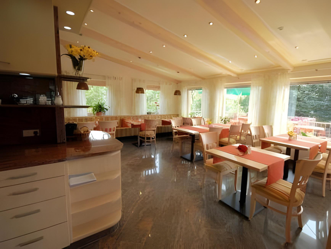 Food & Drinks 5, Hotel Schneider, Roth