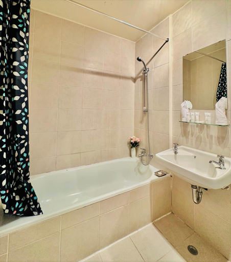 Bathroom 5, The Esplanade Hotel, Waitakere