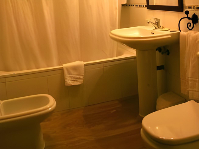 Bathroom 4, Las Rosas, Córdoba