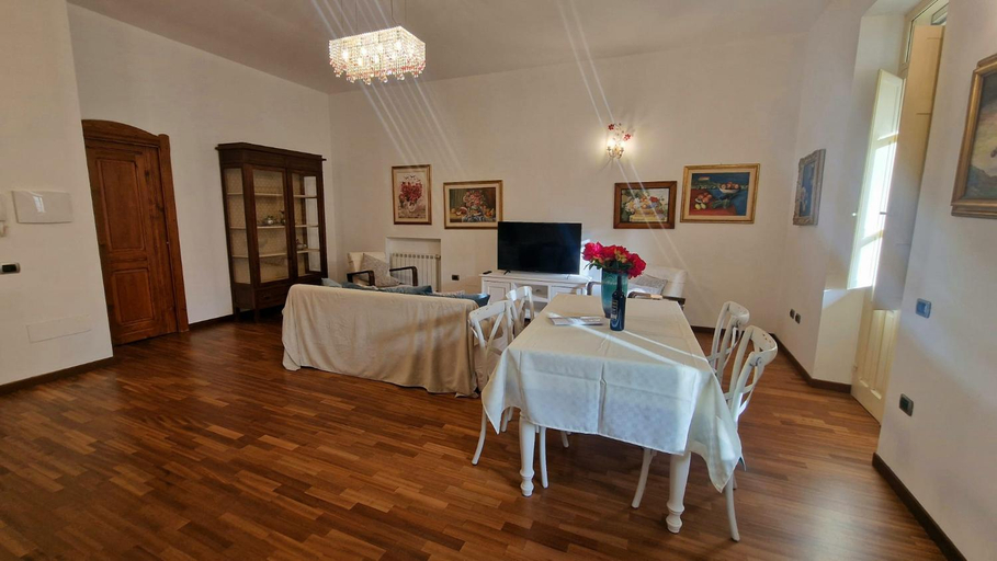 Others 2, Greta House San Benedetto, Cagliari