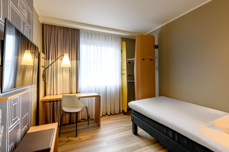 Bedroom 12