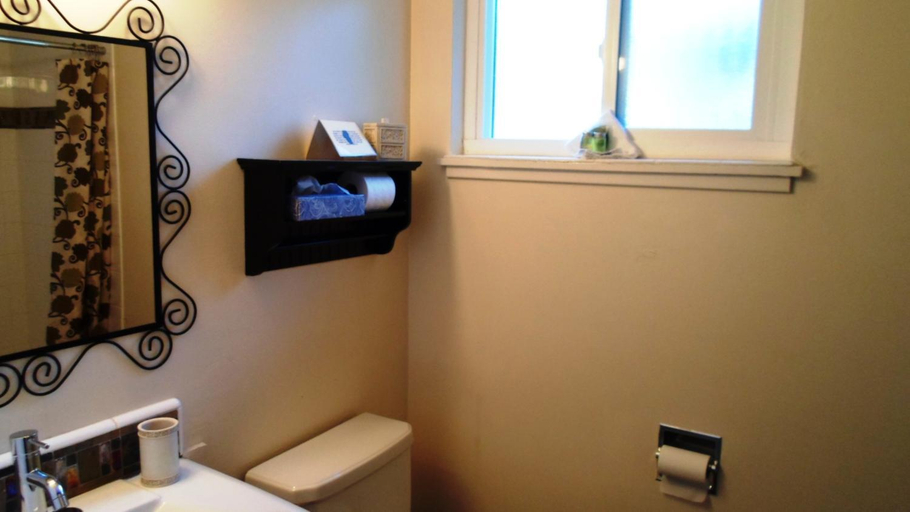 Bathroom 10