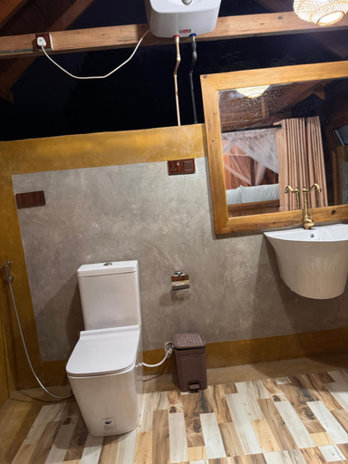Bathroom, Sundown Lake Hotel & Spa, Palugaswewa