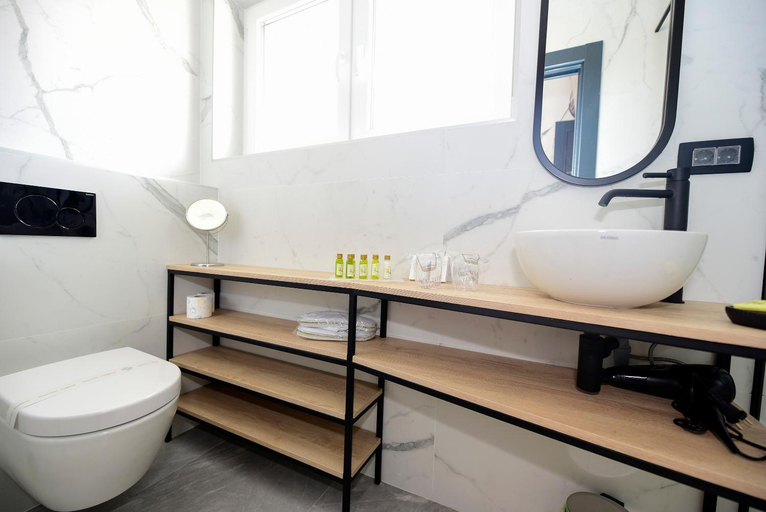Bathroom 3, The Lion Rooms, Zadar