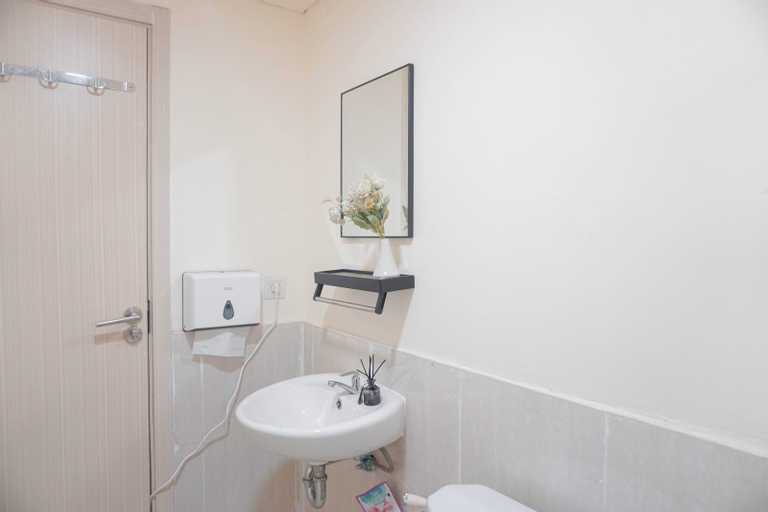Bedroom 3, New Furnished 2BR with Office Room at Meikarta Apartment By Travelio, Cikarang