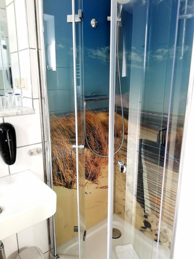 Bathroom 4, Hotel Pellmuhle, Friesland