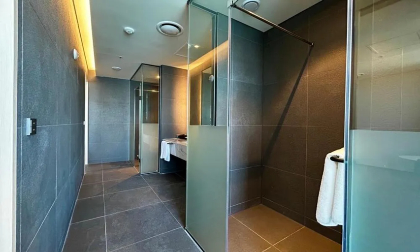Bathroom 4, Tanibay Hotel & Wedding, Dong