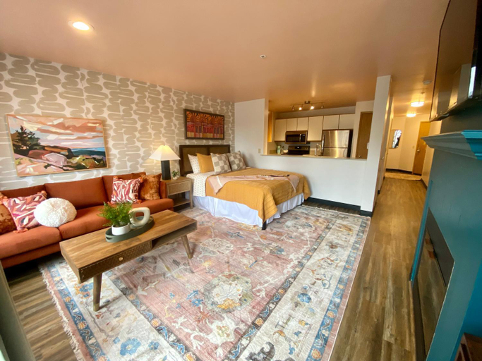 Bedroom 2, Quest Travels, Seattle
