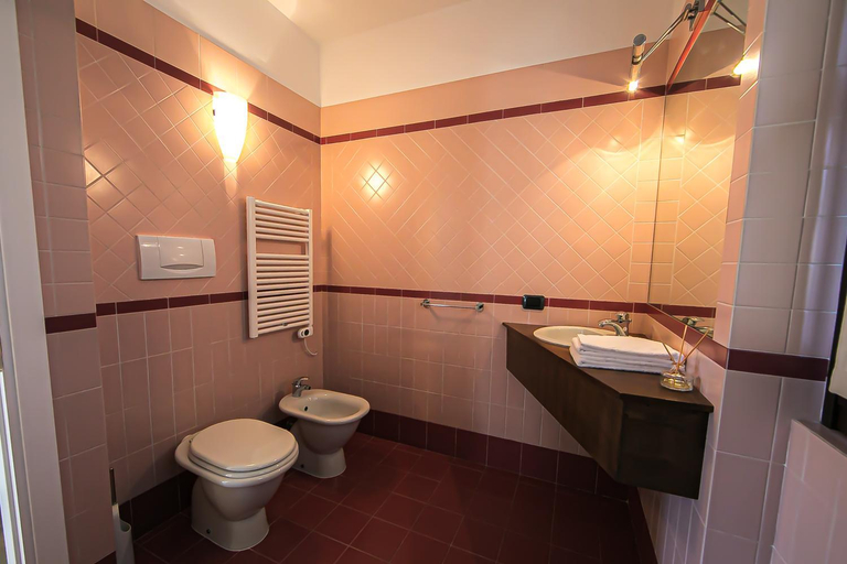 Bathroom 2, La Torricella Case Vacanze Appartamenti con Piscina, Cuneo