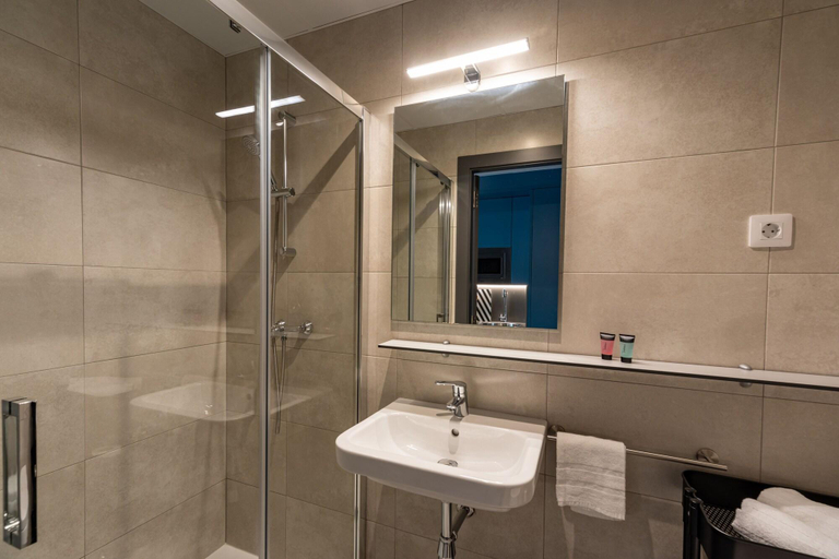 Bathroom 4, Residencia Universitaria San Mamés, Vizcaya