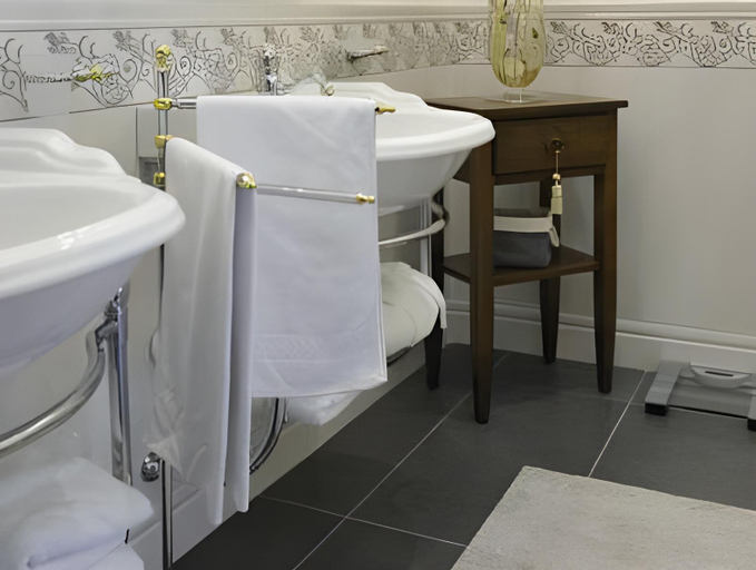 Bathroom 5, Hotel Ca' D'Oro Bibione, Venezia