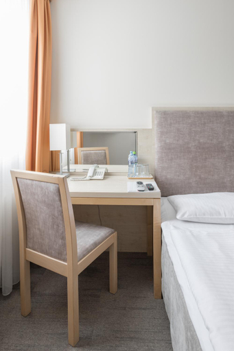 Bedroom 3, Hotel Orange Przezmierowo, Poznań City
