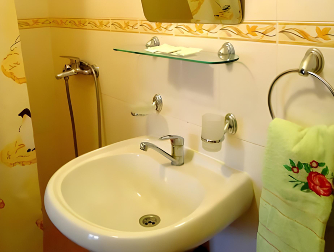 Bathroom 3, Kuzbass, Gelendzhik gorsovet
