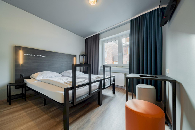 Bedroom 4, a&o Koln Dom, Köln