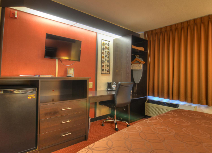 Bedroom 3, Smoky Mountain Inn & Suites, Swain