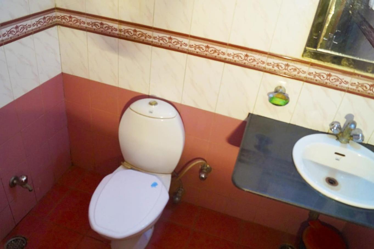 Bathroom, Hotel HRS - New Delhi Railway Station, Delhi
