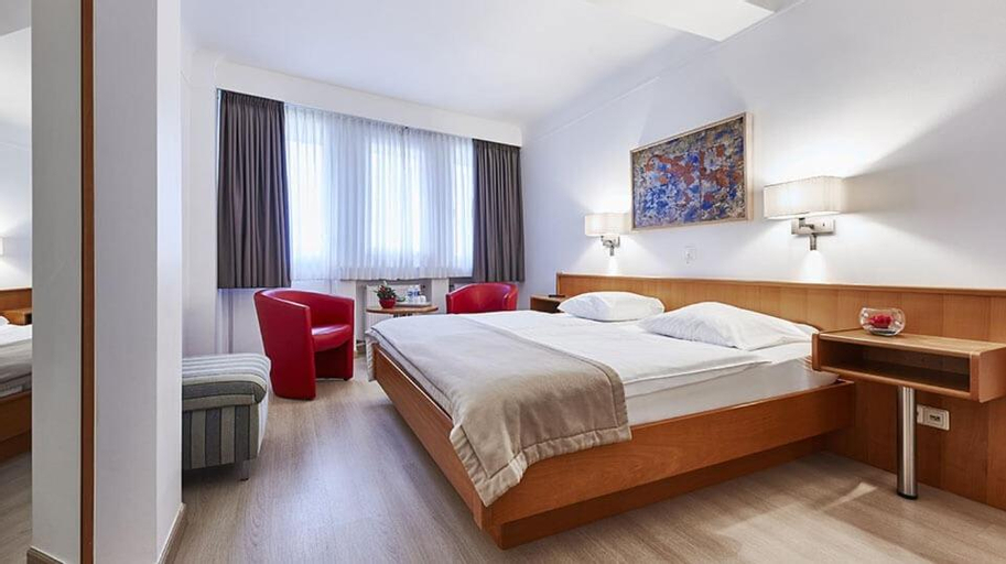Bedroom 2, Hotel Francais, Luxembourg