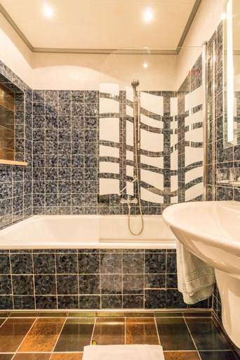 Bathroom, Bavaria Hotel, Ingolstadt