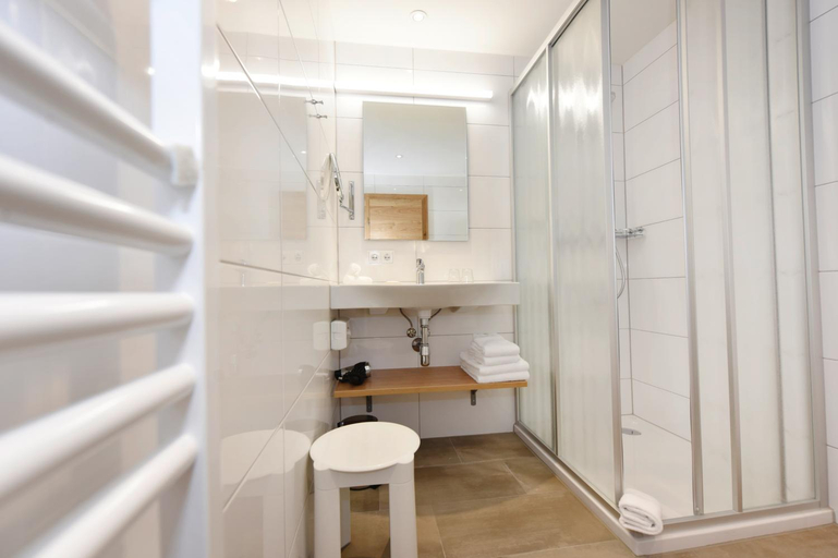 Bathroom 4, Hotel Alpenfeuer Montafon, Bludenz