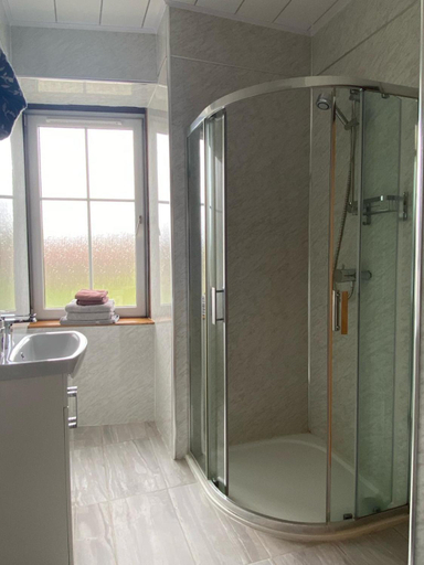 Bathroom 2, Kingarth Hotel, North Ayrshire