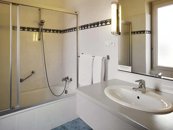 Bathroom 3, Logis Hotel-Restaurant De La Poste, Bas-Rhin