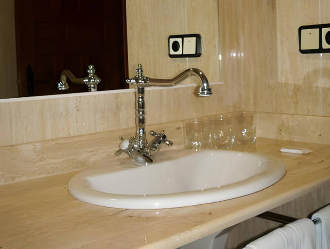 Bathroom 3, Hosteria Picos De Europa, Cantabria