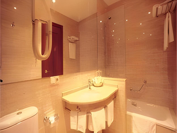 Bathroom 2, Hotel Cordon, Burgos