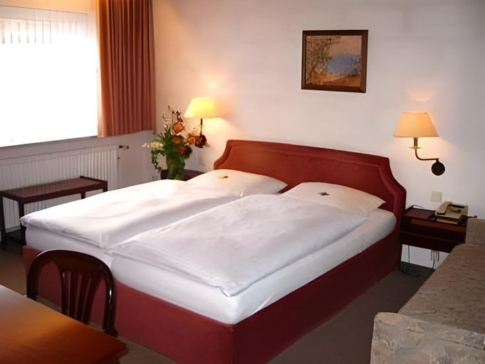 Bedroom 4, Hotel Alfa, Offenbach