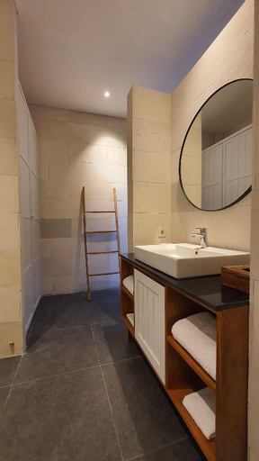 Bathroom 15
