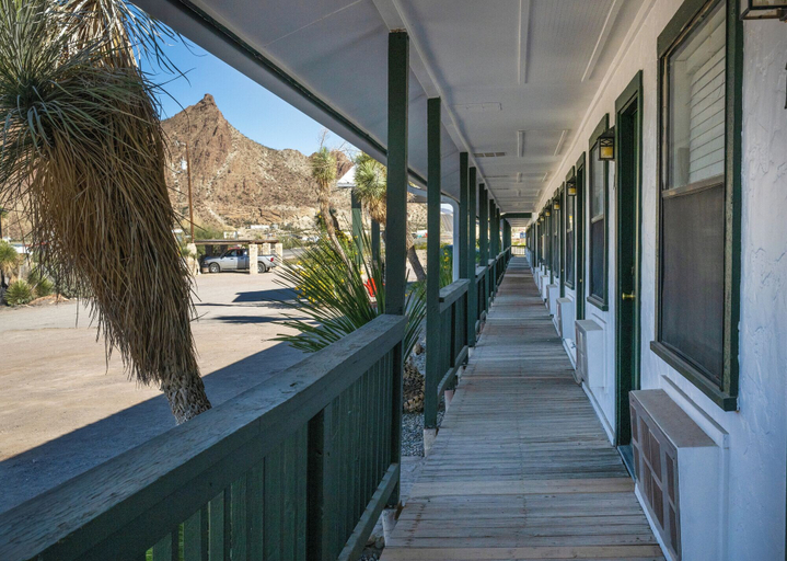 Others 5, Big Bend Station, Brewster