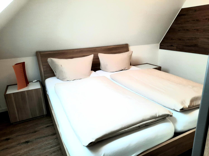 Bedroom 3, Hotel Pellmuhle, Friesland