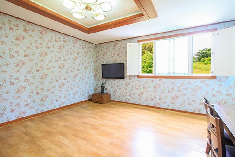 Others 3, Taean (Anmyeondo) Rosemary Pension, Taean