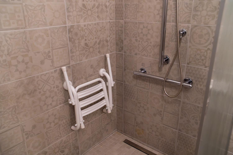 Bathroom 5, Hotel Oasis, Sassari