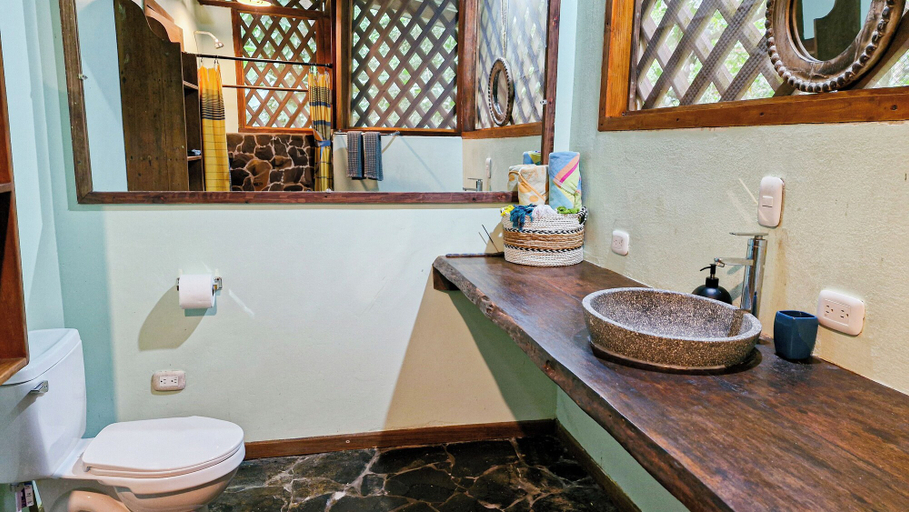 Bathroom 3, Casa Auratus, Talamanca