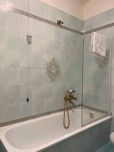 Bathroom 9