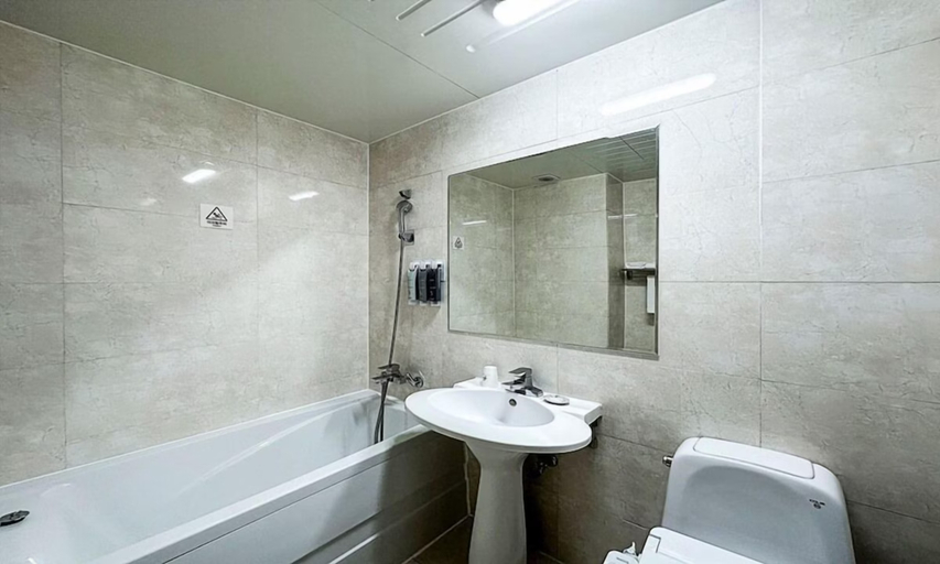 Bathroom 3, Gumi Time Hotel, Gumi